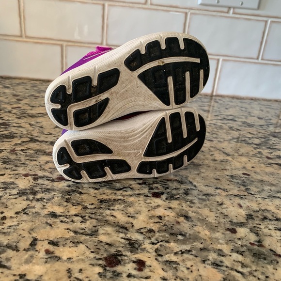 NIKE Revolution 3 ; Size 6C - Picture 5 of 7